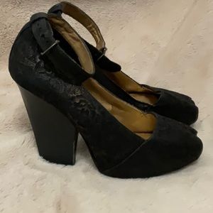 Y-not? Women’s Peep Toe Ankle Strap Sandals, Dark Brown and Black Pattern Sz 7.5